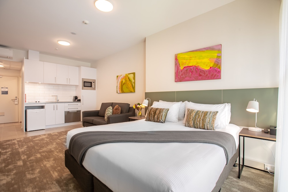 Sojourn Apartment Hotel Riddiford Street Limited 23/54
