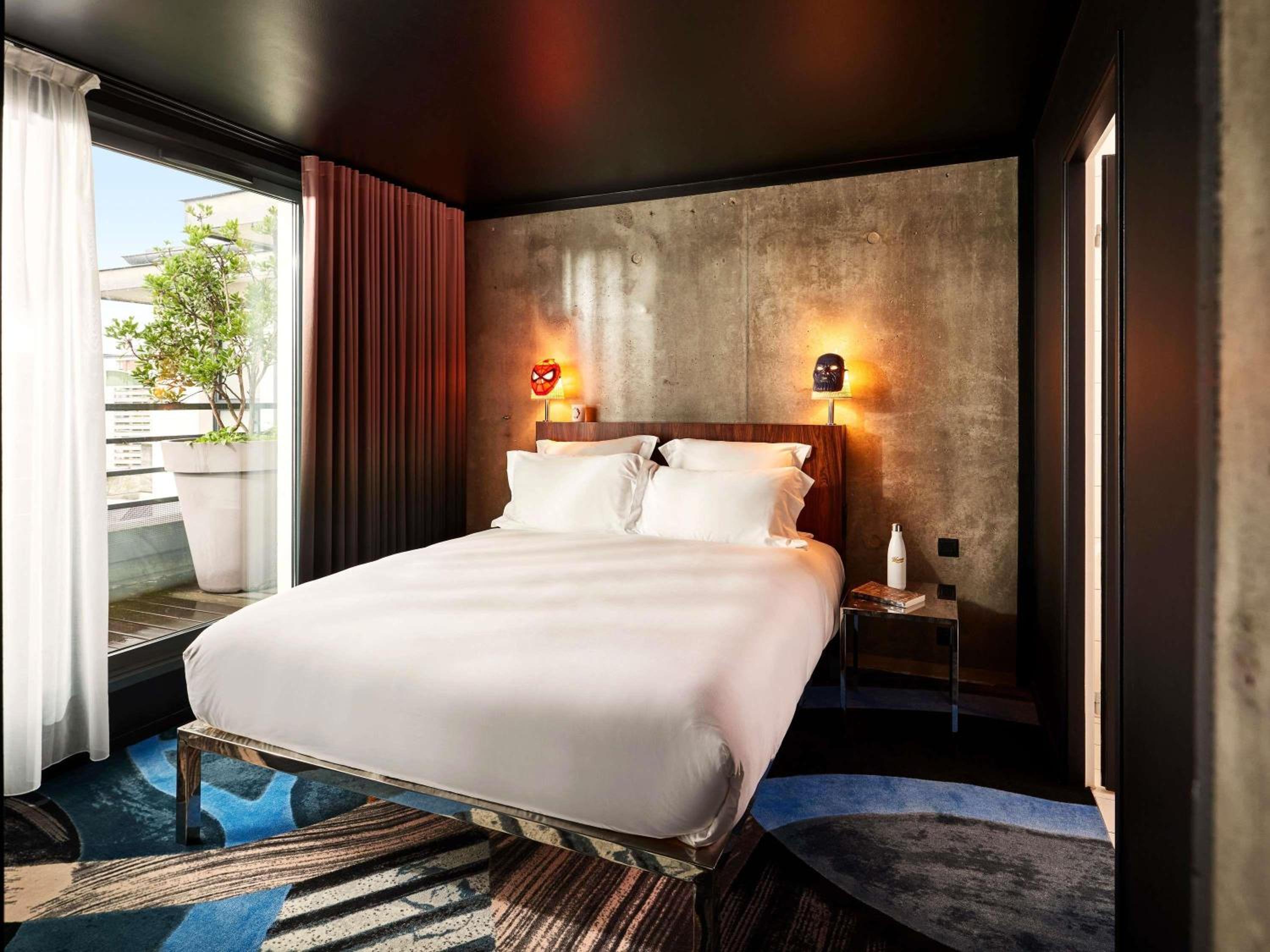 Mama, Medium, Queen Bed, Terrace