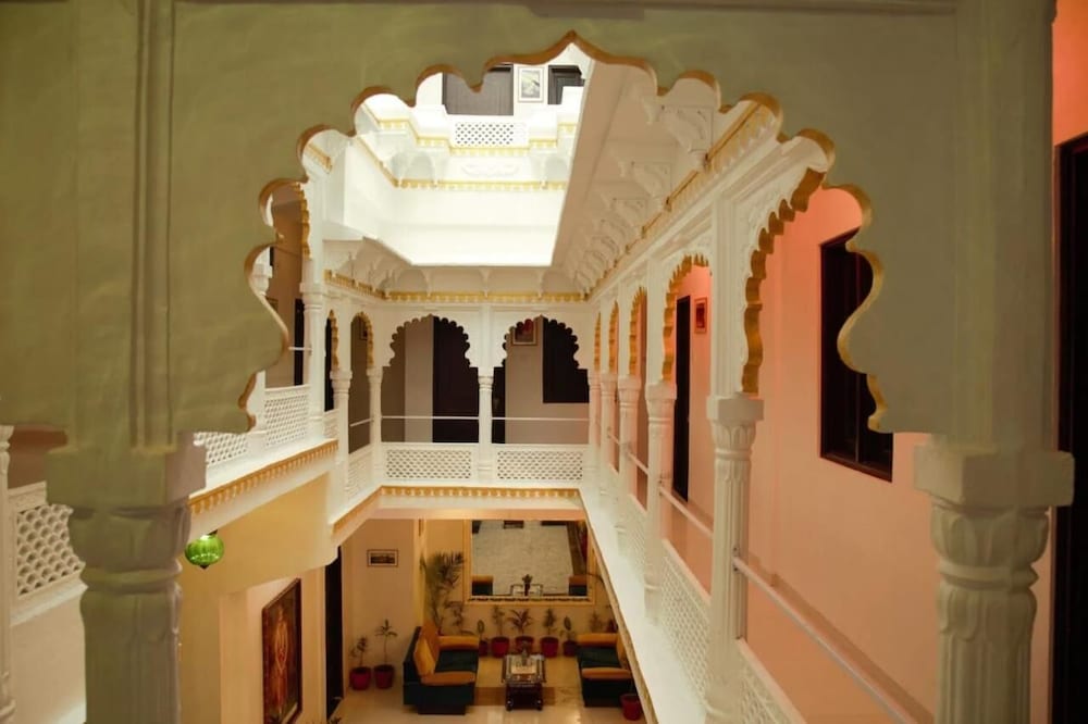 Hotel Nahargarh Palace 10/18