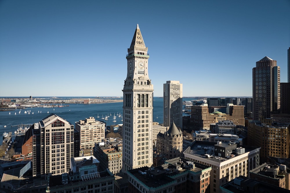 Marriott Vacation Club Pulse at Custom House, Boston 41/45