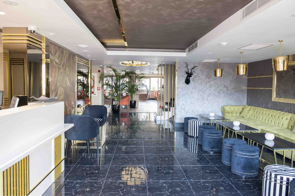 Sky Kamer Boutique Hotel 12/78