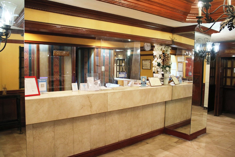 Camelot Hotel Quezon City powered by Cocotel 12/75