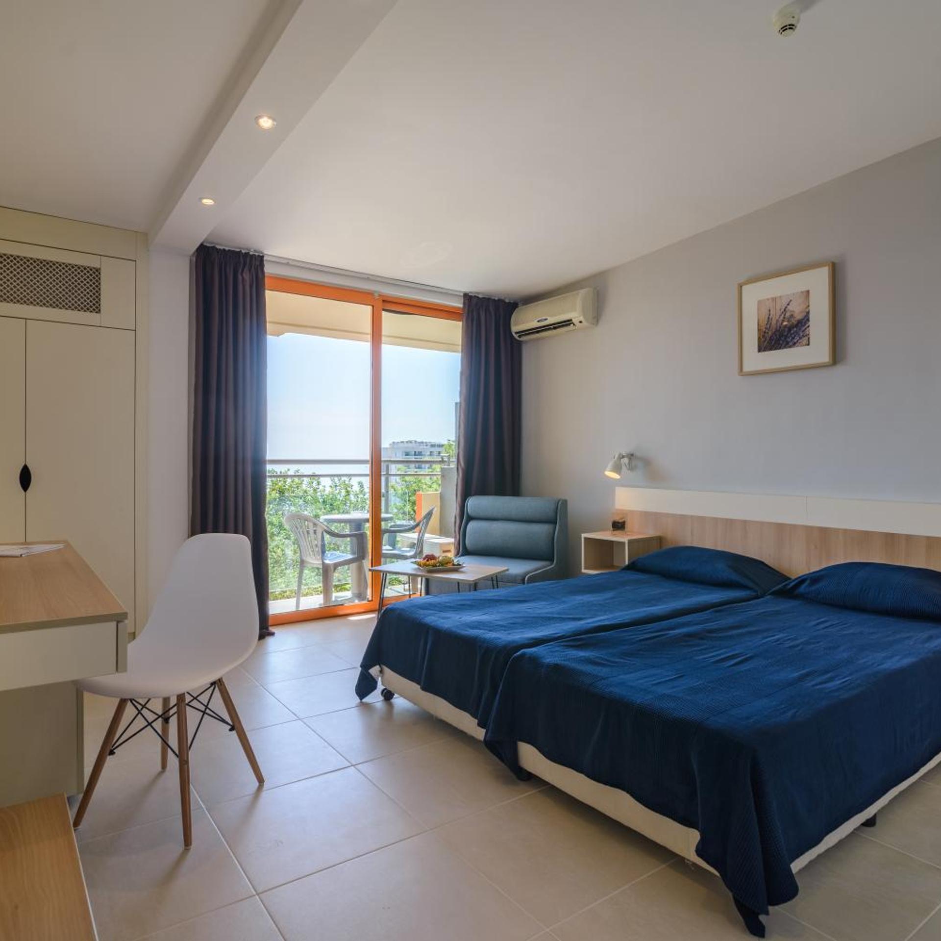 غرفة قياسية بسرير مزدوج