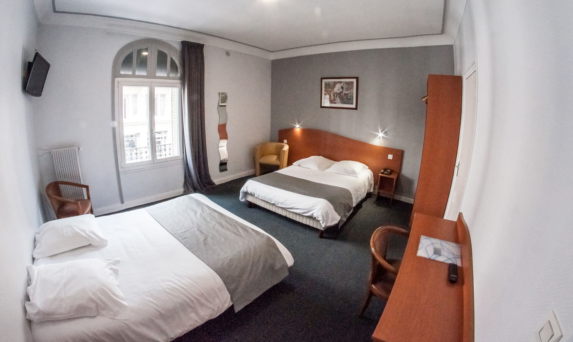 FAMILY, TWIN BEDS
