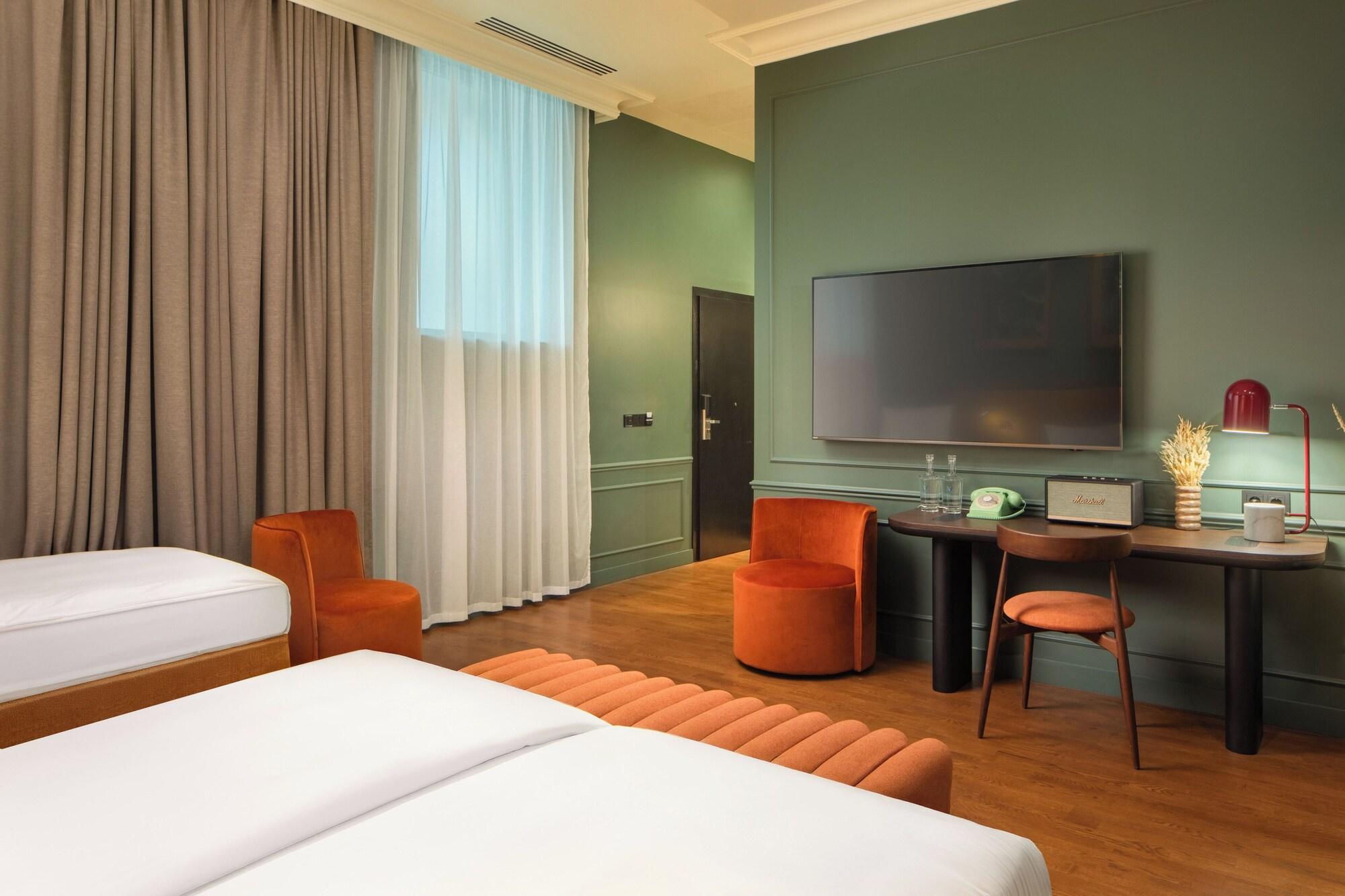 Deluxe, Twin Beds, Atrium View