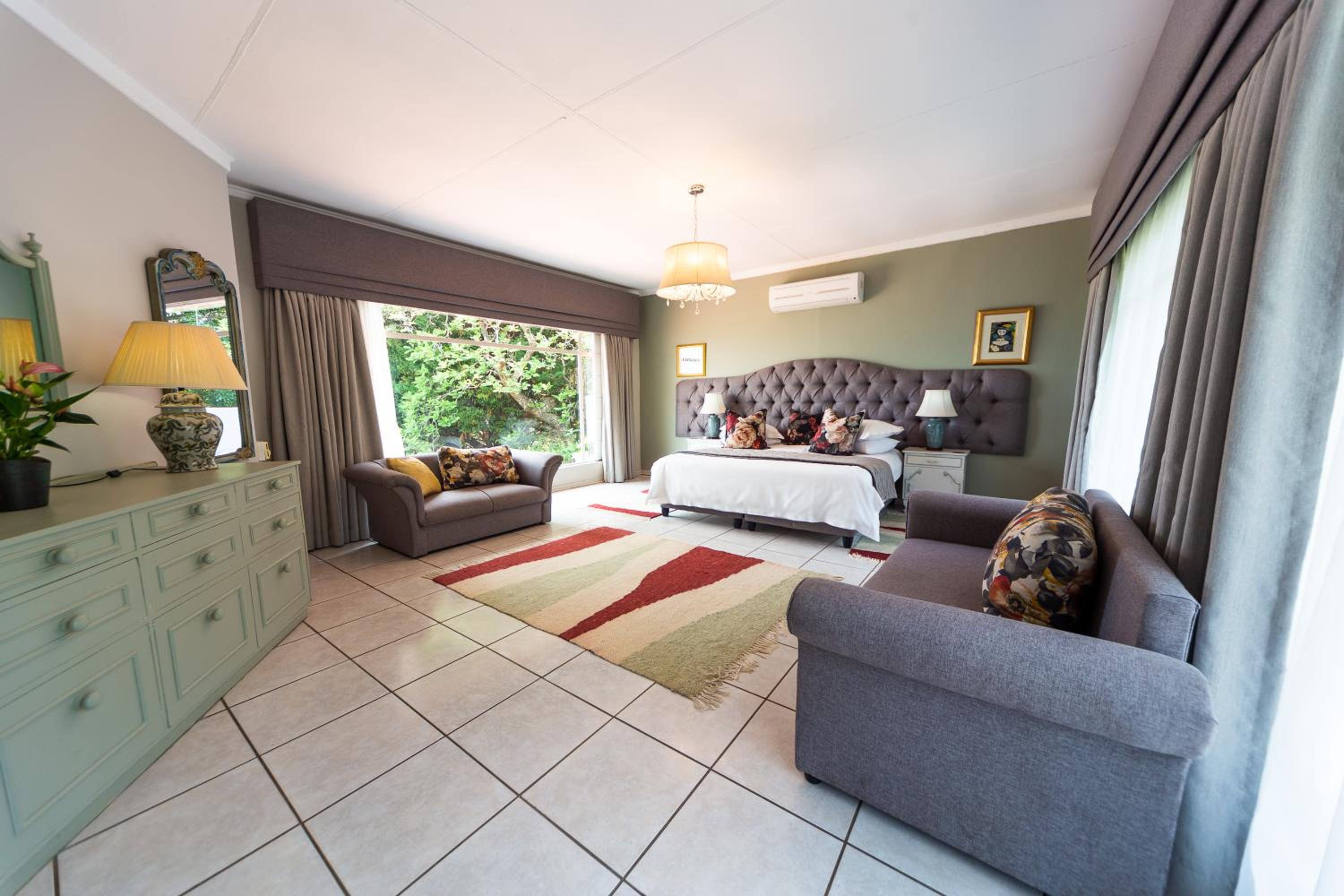 Graceland Self-Catering Cottages 10/15