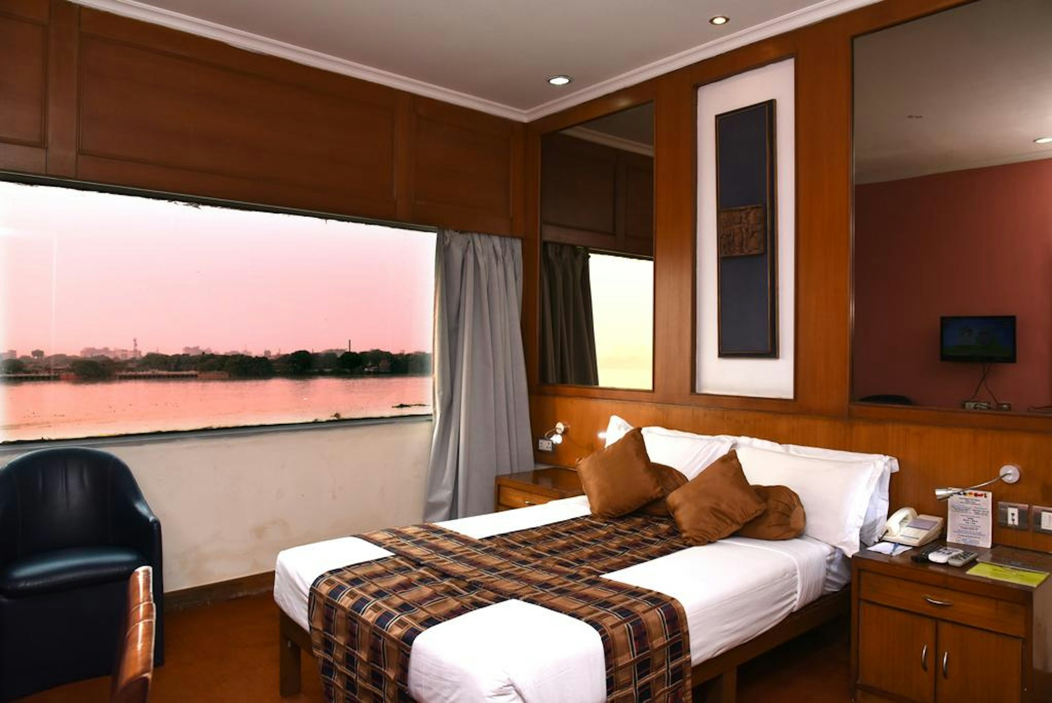 Polo Floatel Kolkata 10/20