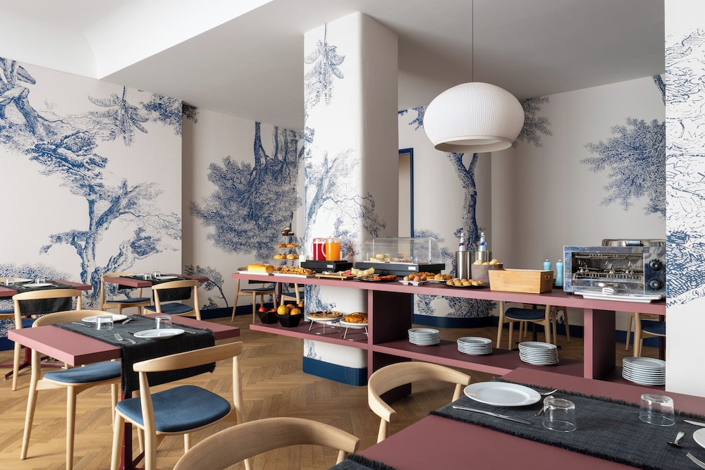 restaurant cafeteria