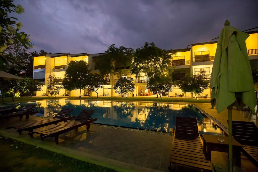 Grand Tamarind Lake Hotel 6/57