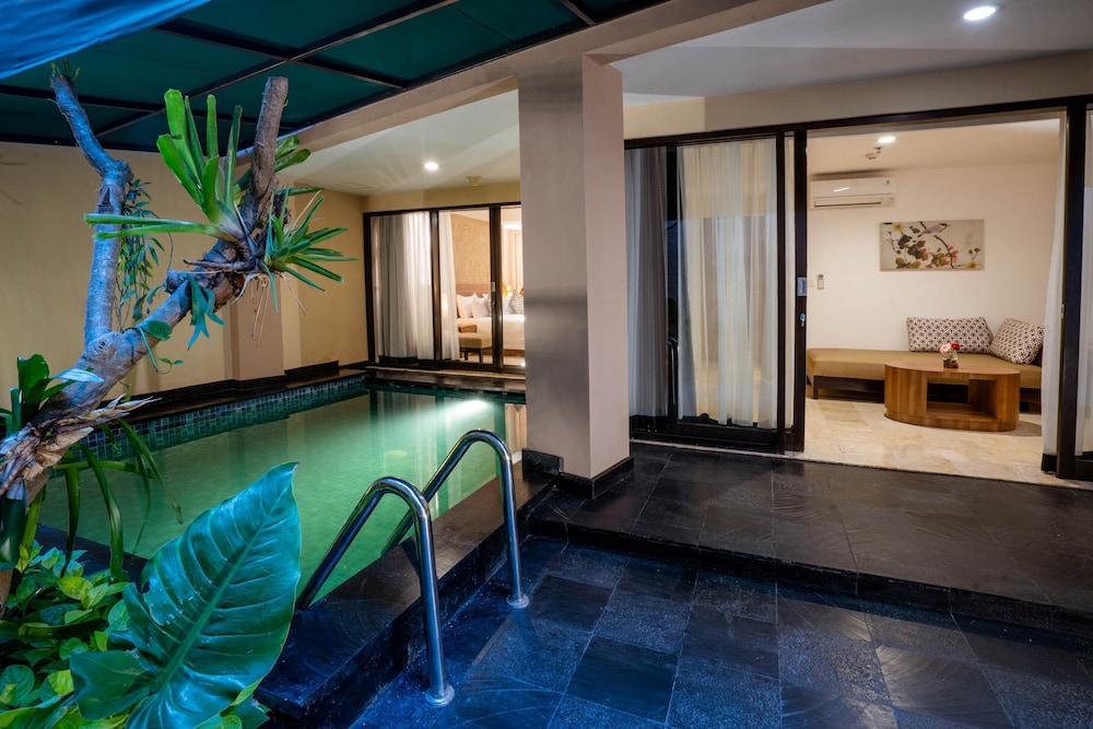 Cross Vibe Paasha Atelier Bali Kuta 31/50