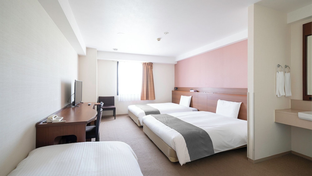 Room, 1 Single and 2 Queen Beds, with Extra Bed