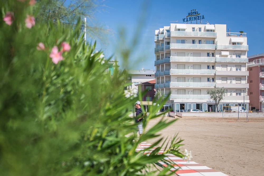 Karinzia Hotel 67/76