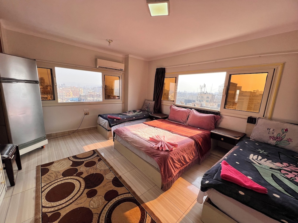 ROOM, QUADRUPLE