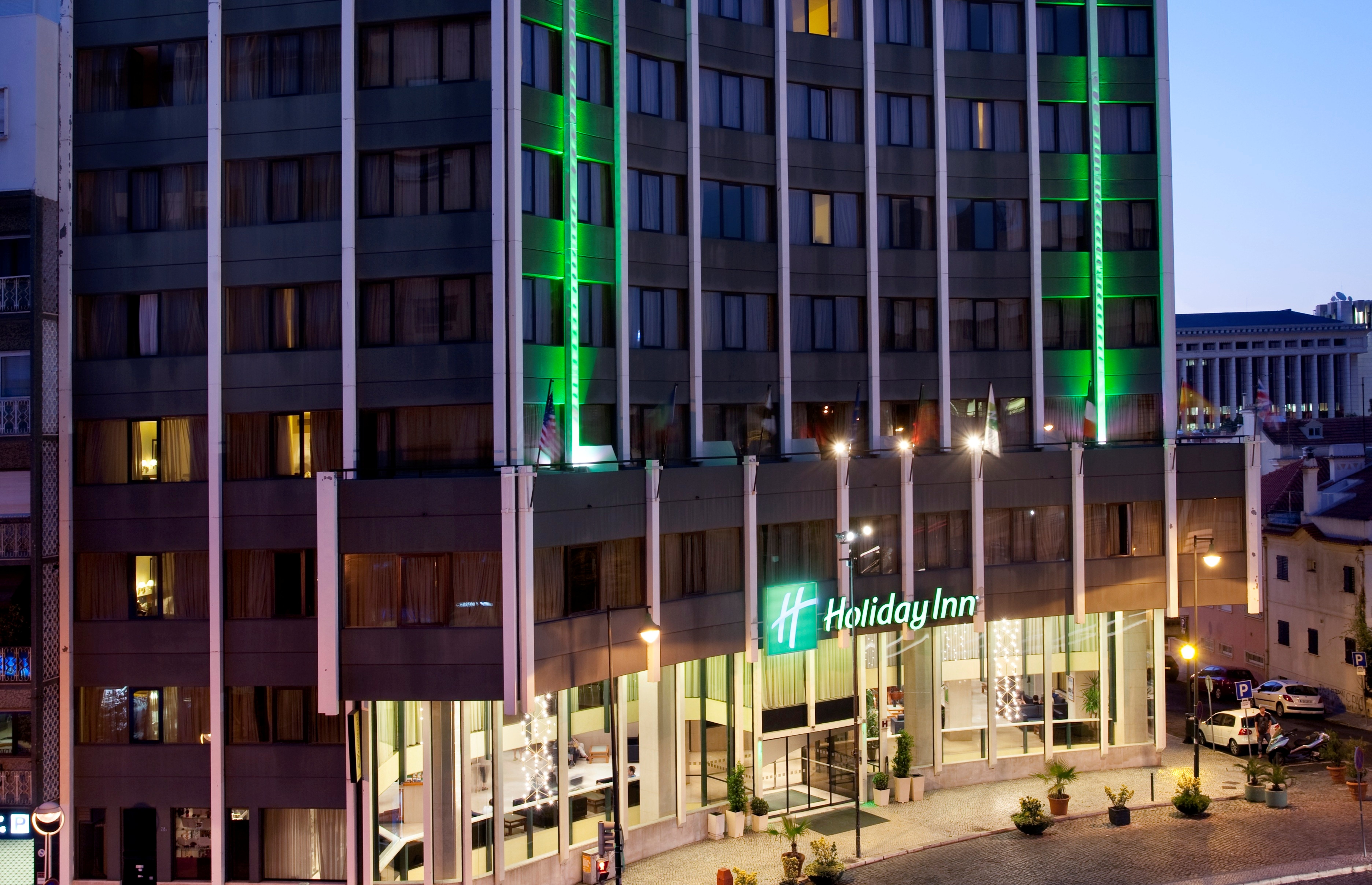 Holiday Inn Lisbon 3/77