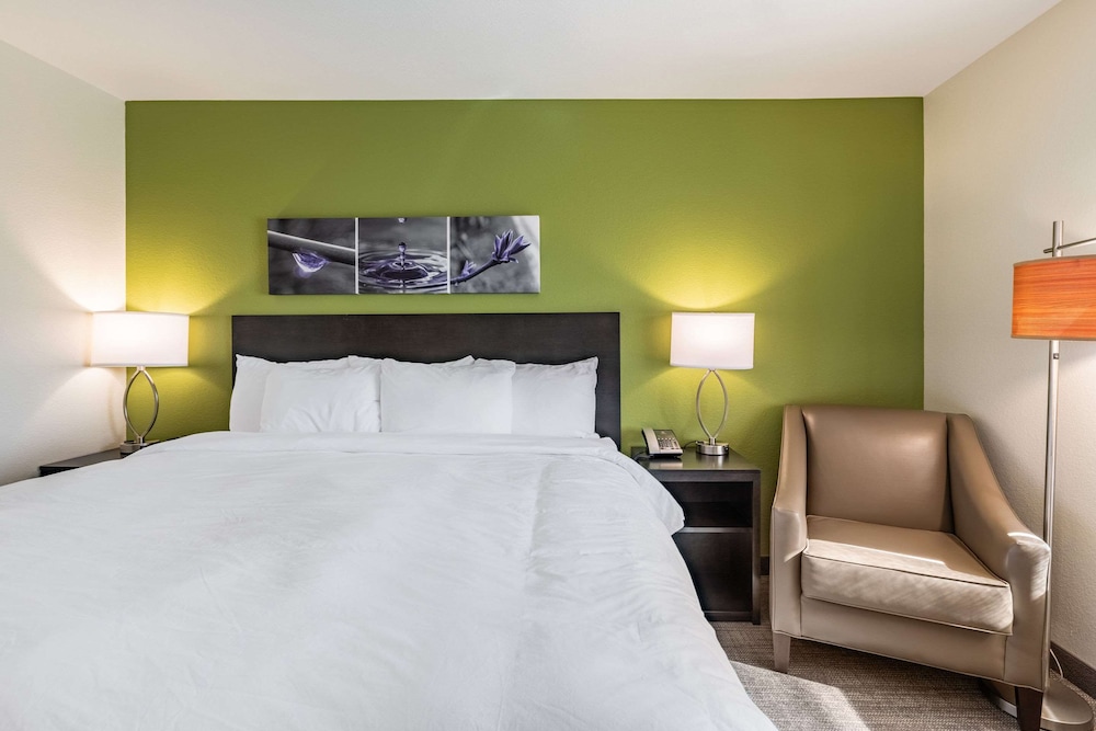 Sleep Inn & Suites Mt. Hope near Auction & Event Center 21/37