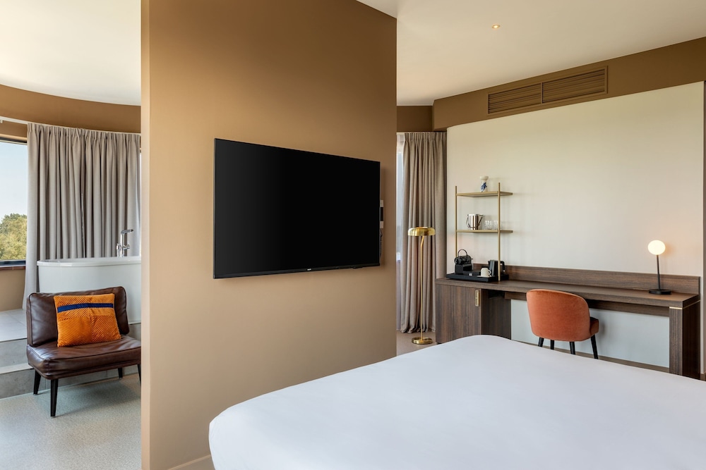Superior, Suite, King Bed