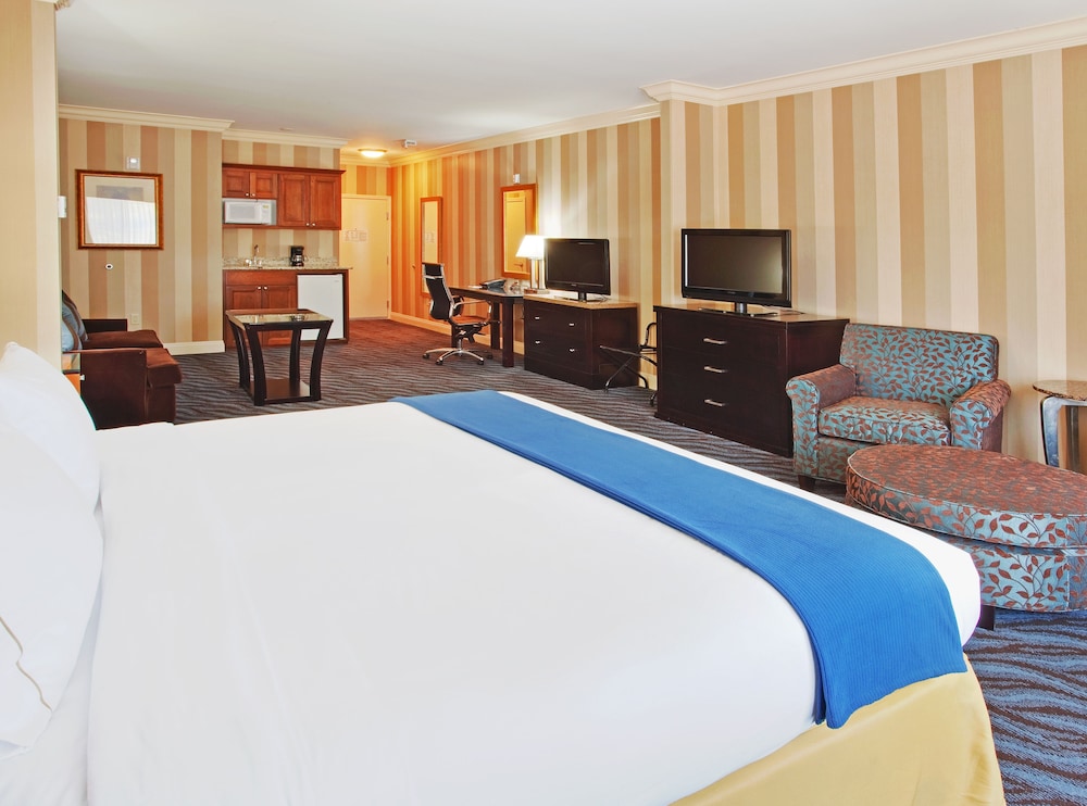 Holiday Inn Express Hotel Suites Santa Cruz 27/72