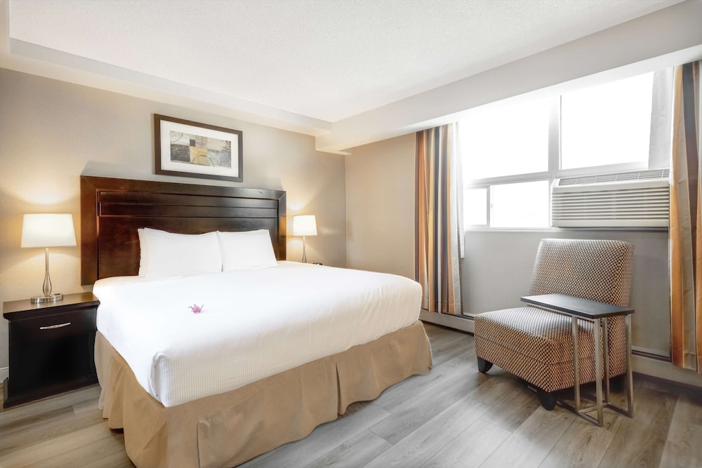 Coast Calgary Downtown Hotel and Suites by APA 21/61