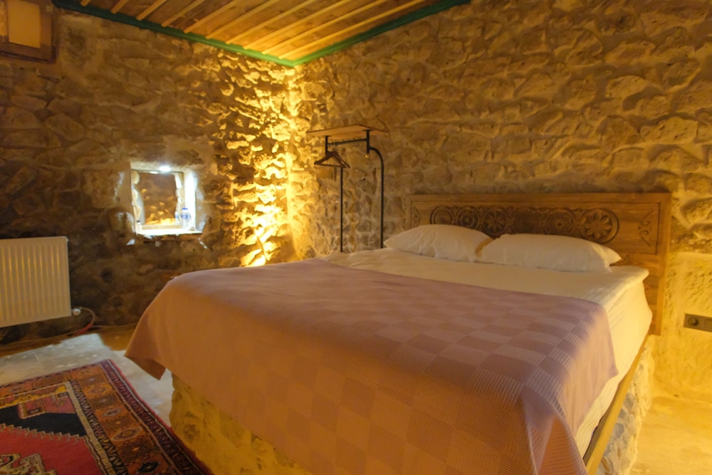 Euphoria Cave House 9/50