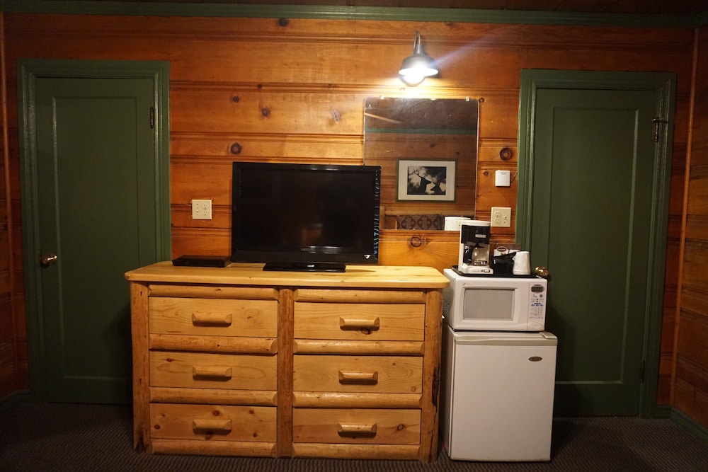 Shaver Lake Village Hotel 37/50