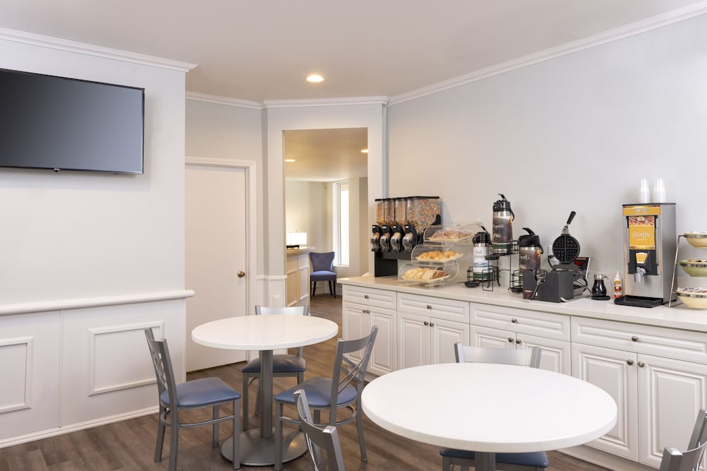 The Beachfront Inn & Suites At Dana Point 37/40