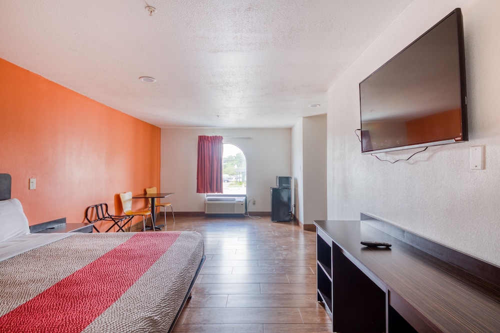 Motel6 Denham Springs, LA 25/50