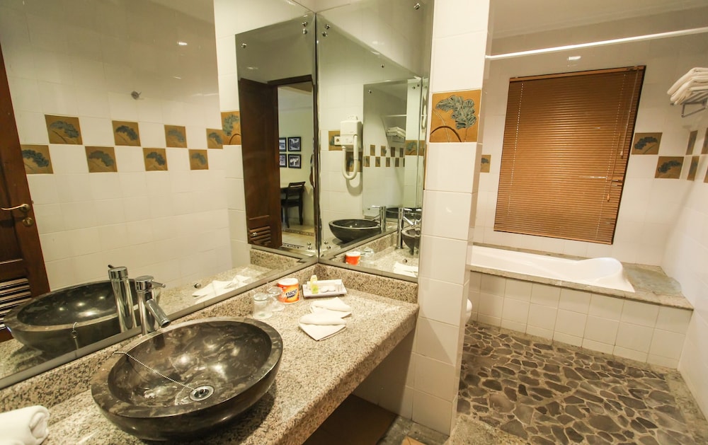 DUTA GARDEN HOTEL 38/58