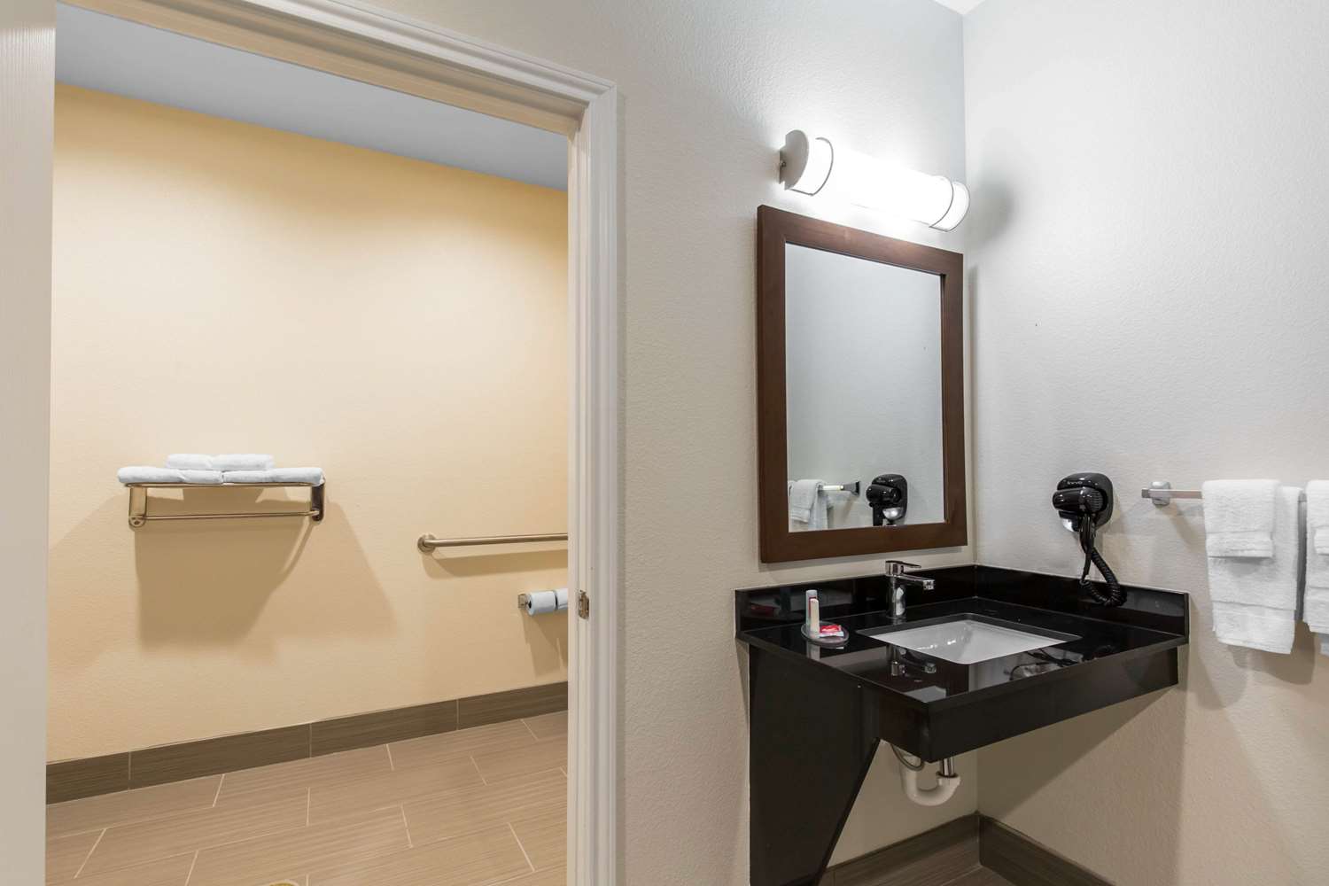 ECONO LODGE INN & SUITES SPRING - HOUSTON NORTH 24/24