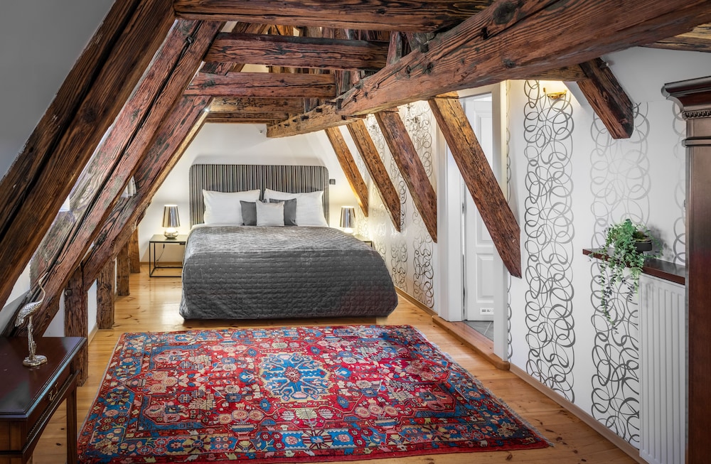 Chateau 9 Apartments by Adrez Living 22/50
