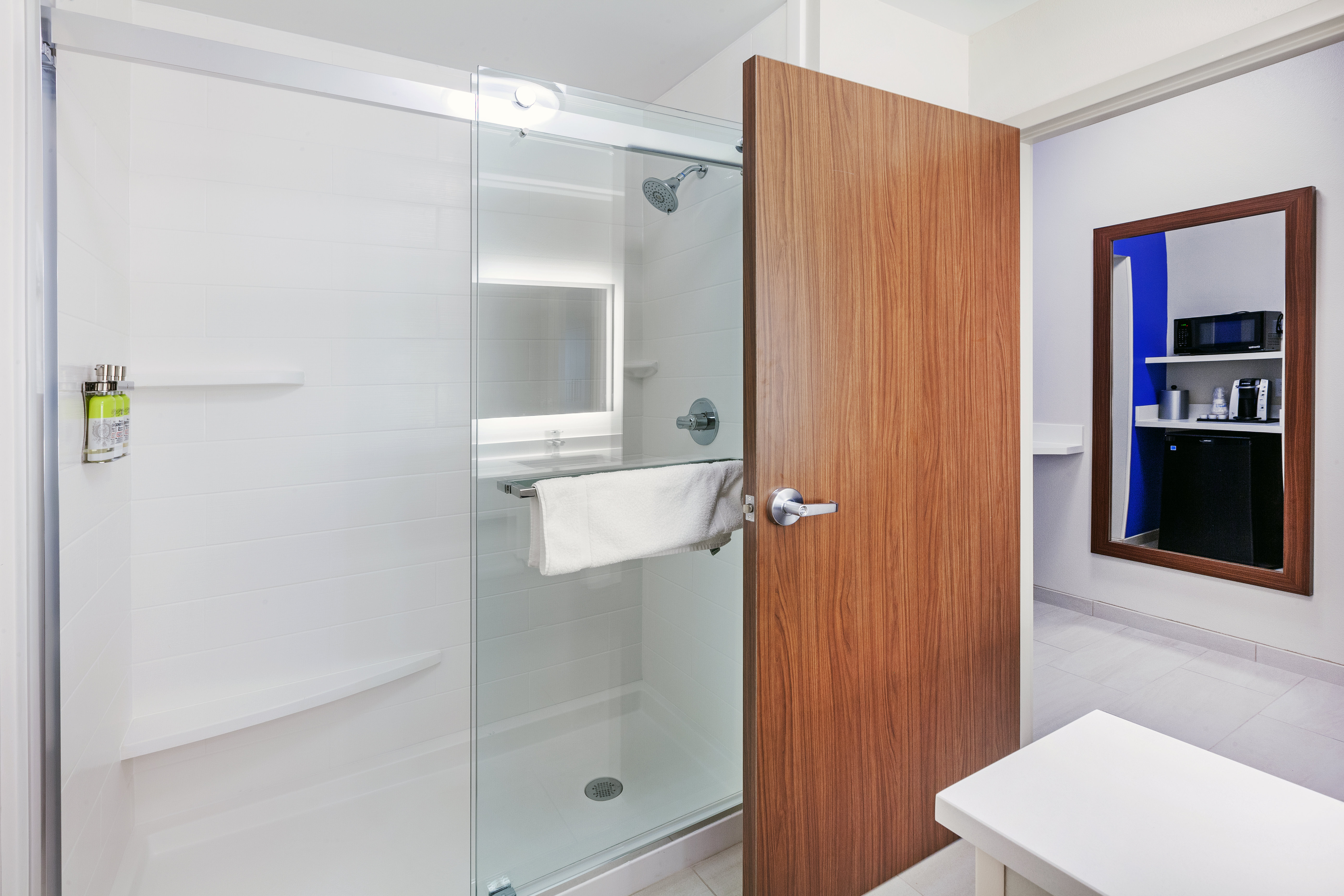 Holiday Inn Express and Suites Tulsa Northeast - Owasso 66/66