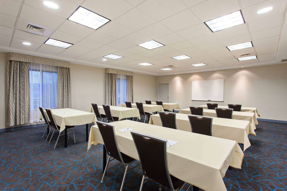 Hampton Inn and Suites Clovis Airport North 42/50
