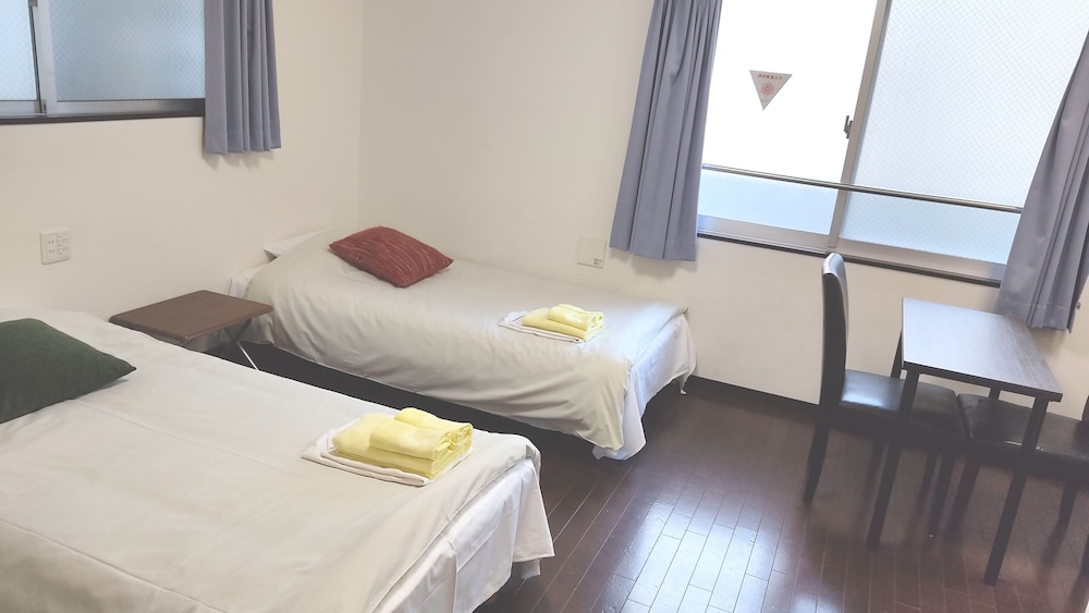 ROOM, TWIN BEDS, UNIT BATH