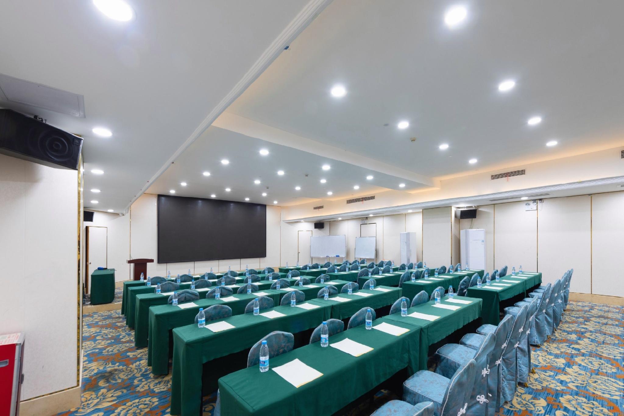 Vienna Hotel (Guangzhou South Railway Station Hanxi Changlong Scenic Spot) 38/42