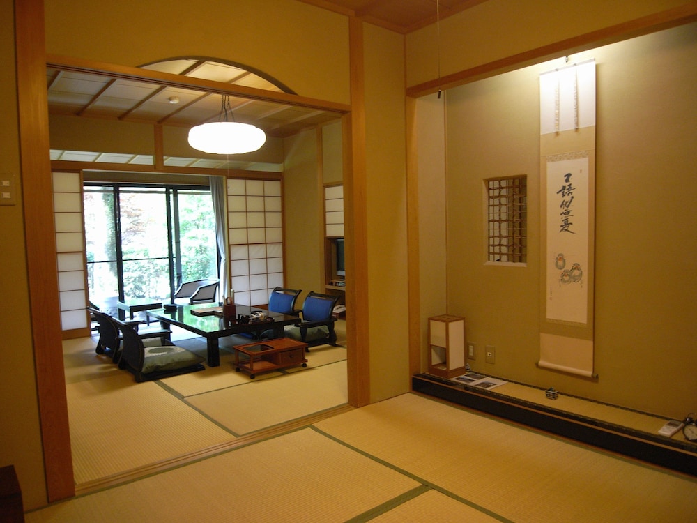 Kawakamiya Kasuitei 44/62