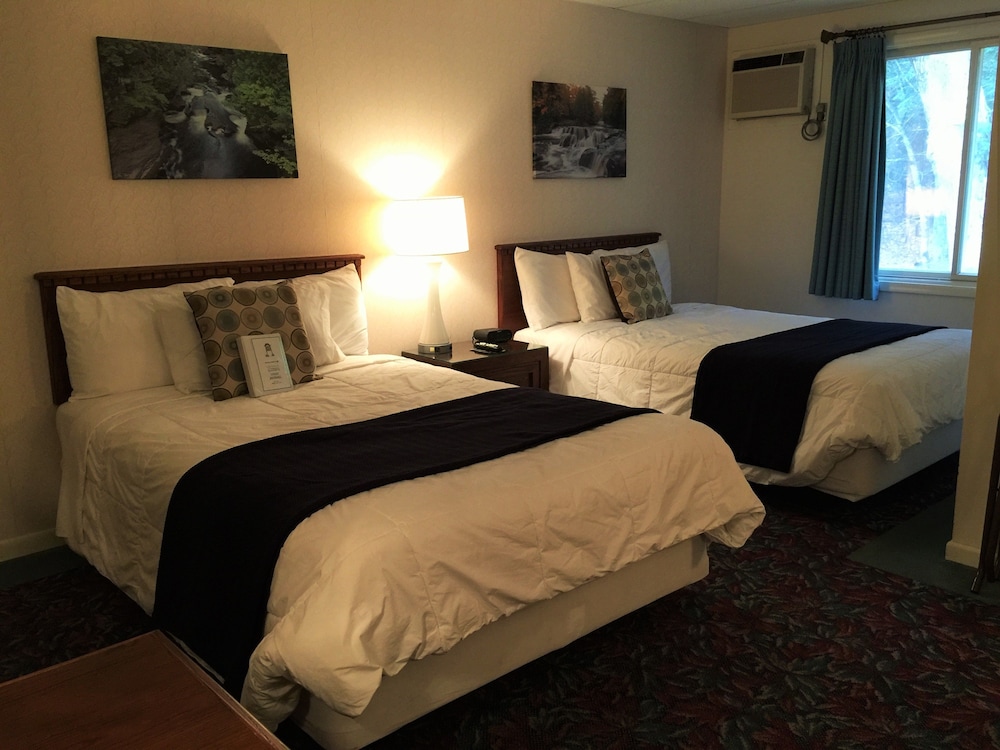 Cedar Motor Inn 36/56