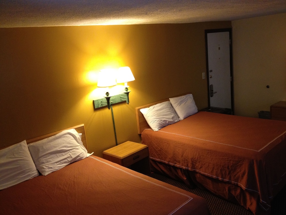 Caravan Motel 13/38
