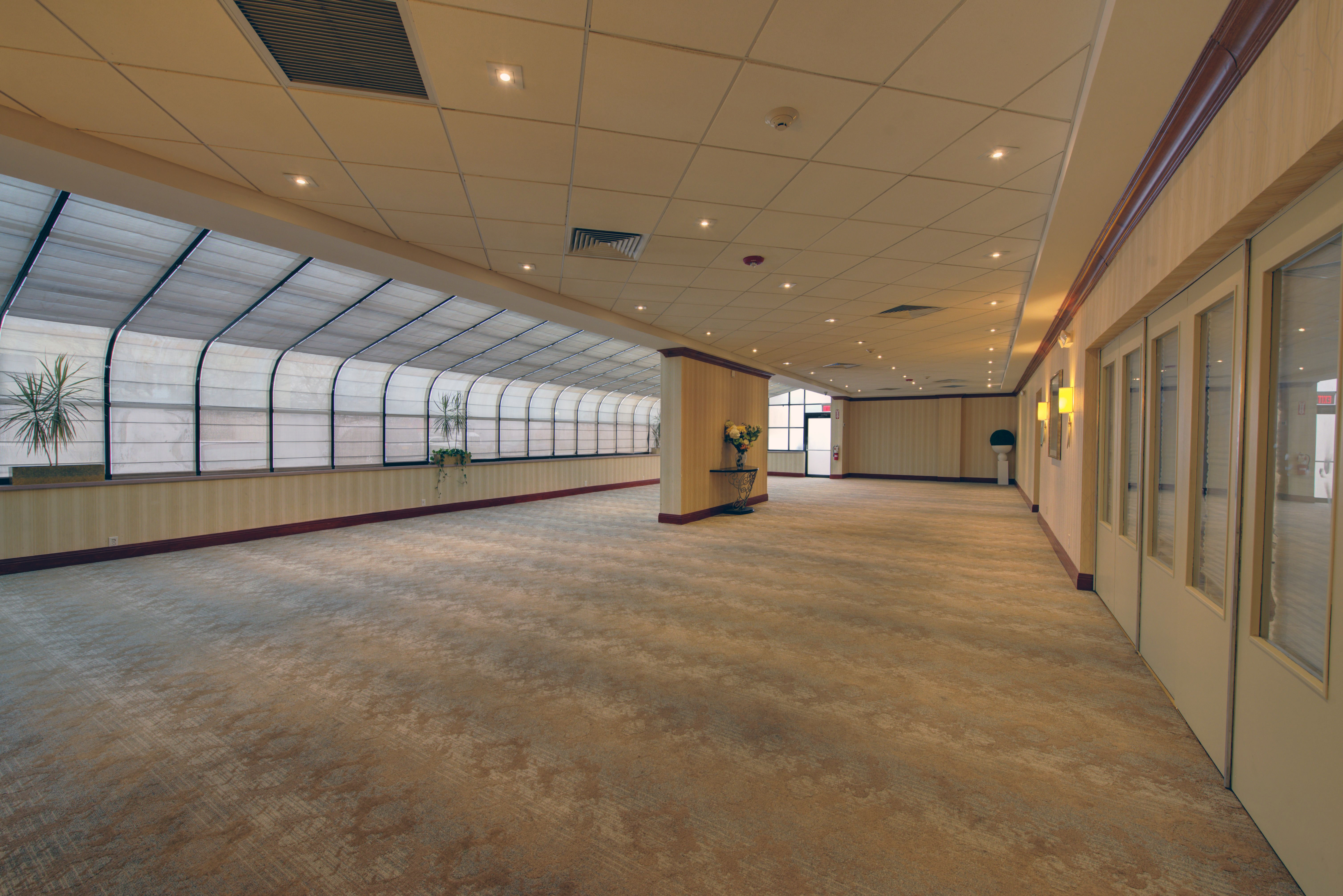 Holiday Inn Plainview-Long Island 73/79