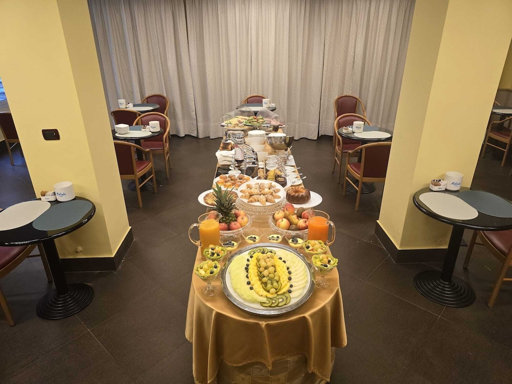 Sant Ambroeus Hotel 37/57