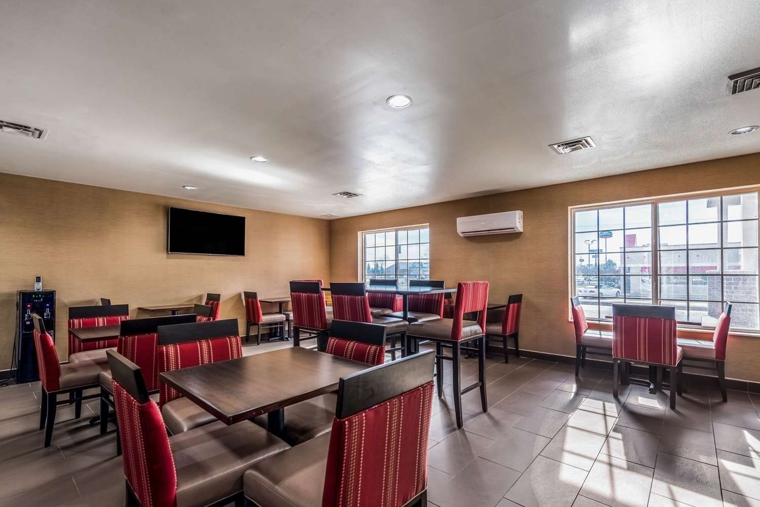 Comfort Inn and Suites Dayton North 20/24