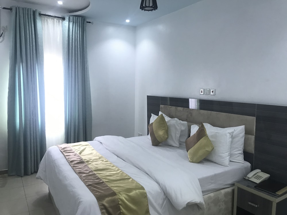 LUXURY, SUITE