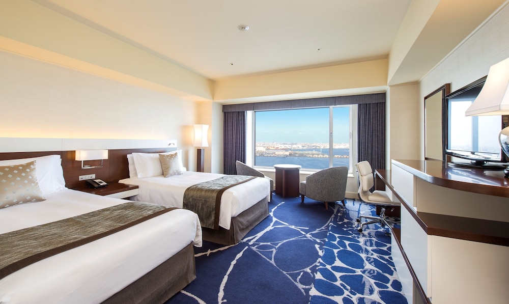 غرفة بريميوم بسريرين منفصلين بإطلالة على المرفأ في طابق مرتفع، InterContinental Yokohama Grand 2/3