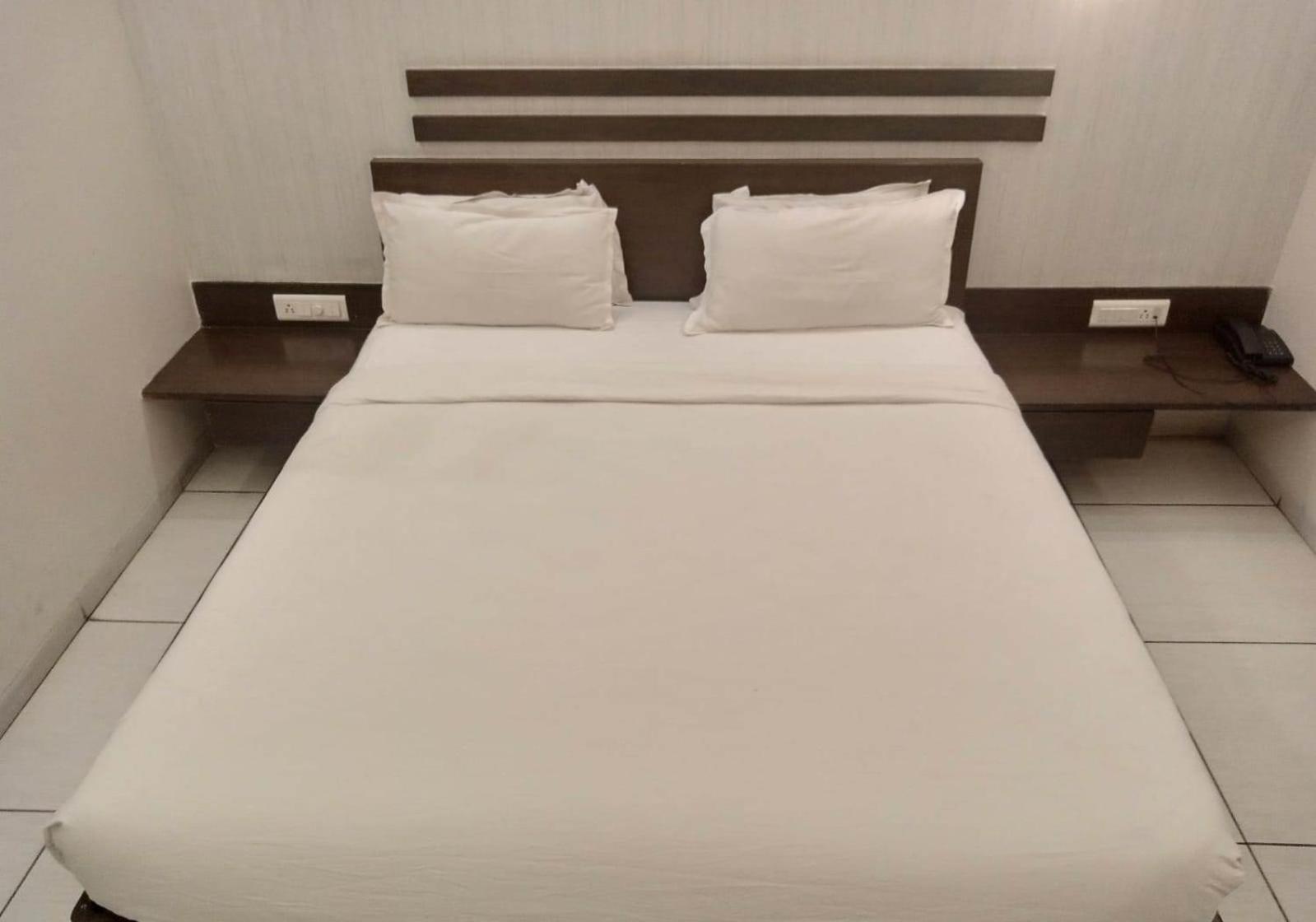 HOTEL KANAN 40/40