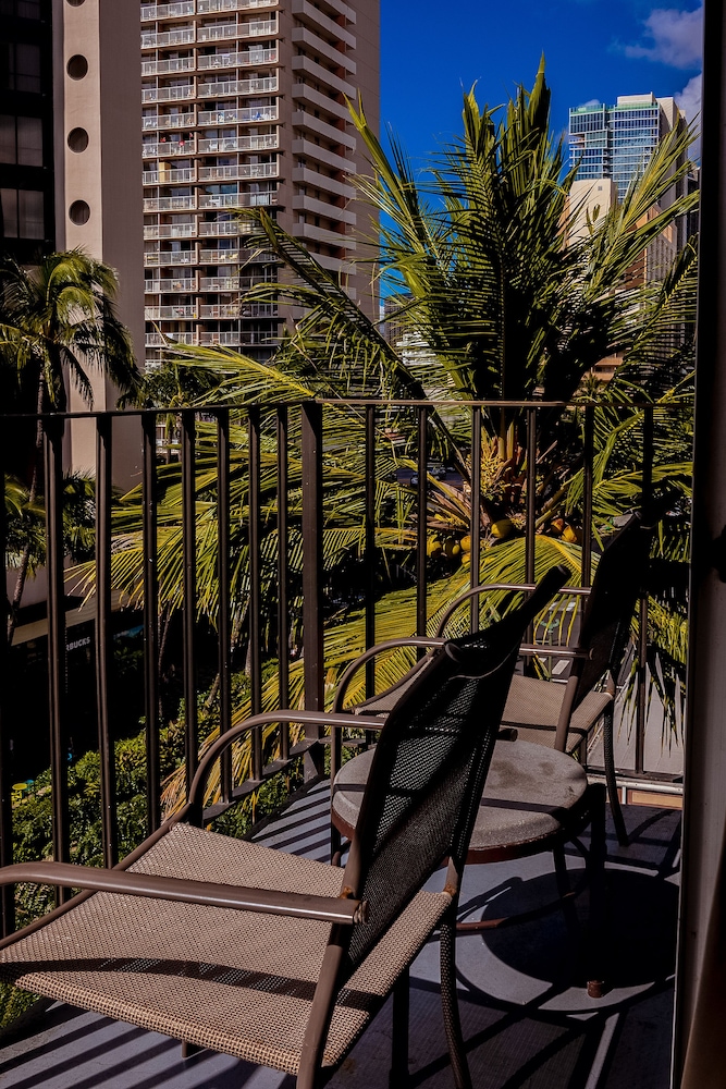 Ohia Waikiki Studio Suites 78/99