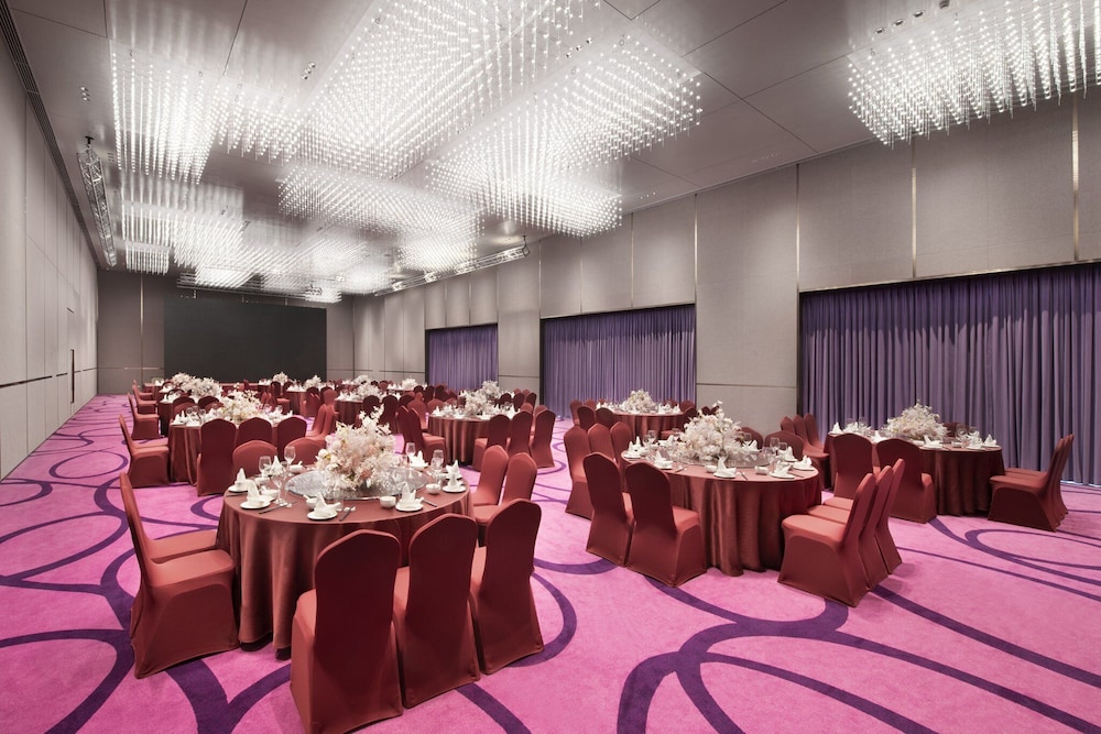 Crowne Plaza Dalian Xinghai 56/70