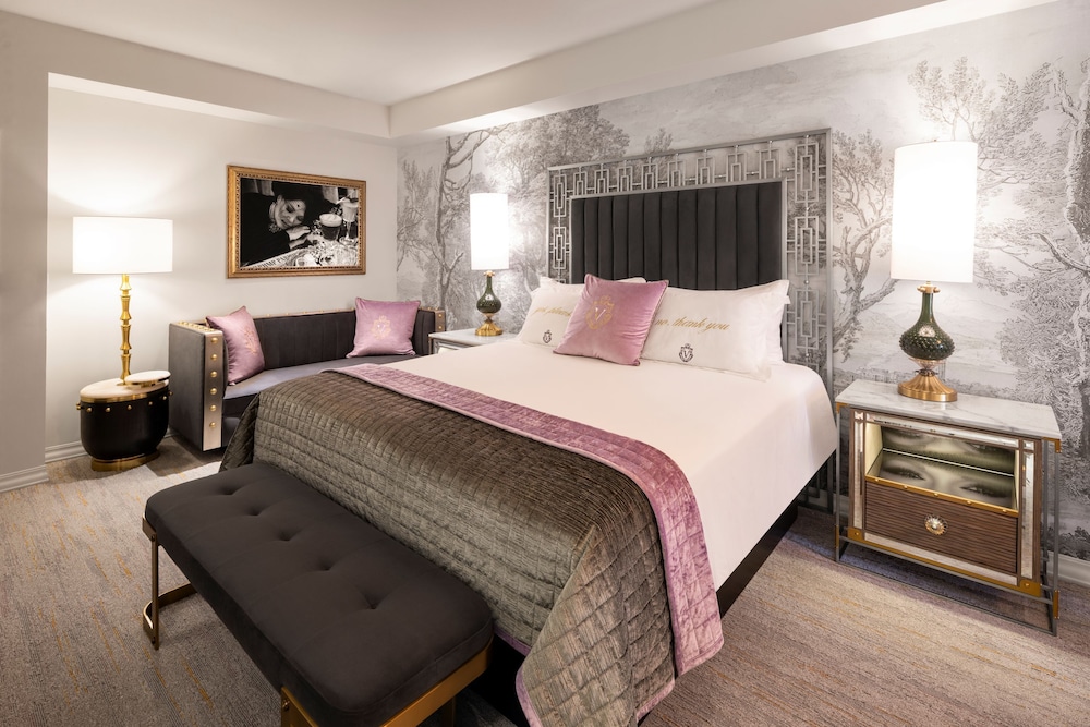 Vanderpum, King Bed