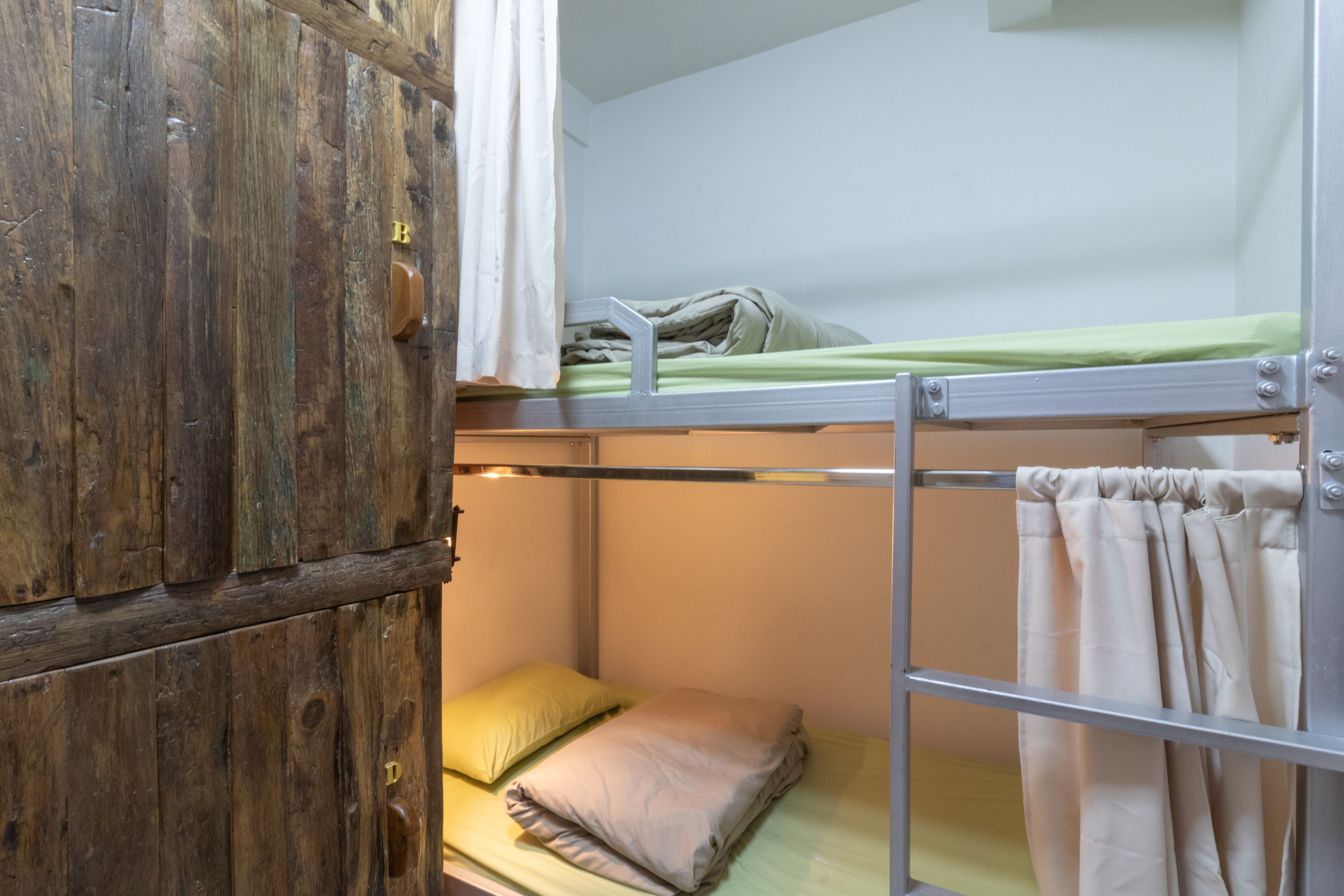Banthat Thong Hostel 35/35