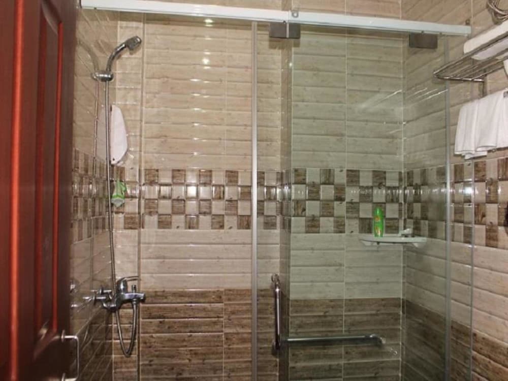 Ailen Garden Hotel 42/48
