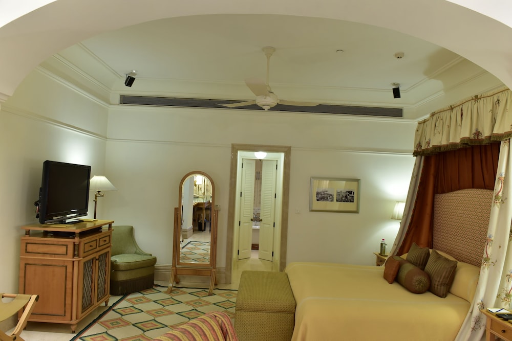 TAJ FALAKNUMA PALACE 35/81