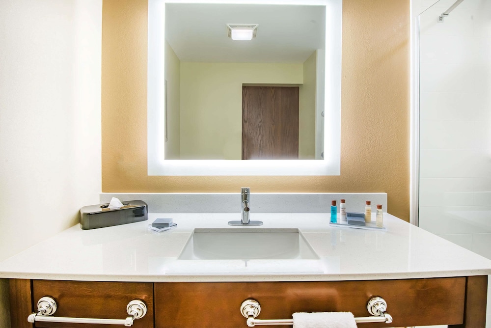 HAWTHORN SUITES BY WYNDHAM ST CLAIRSVILLE 23/26