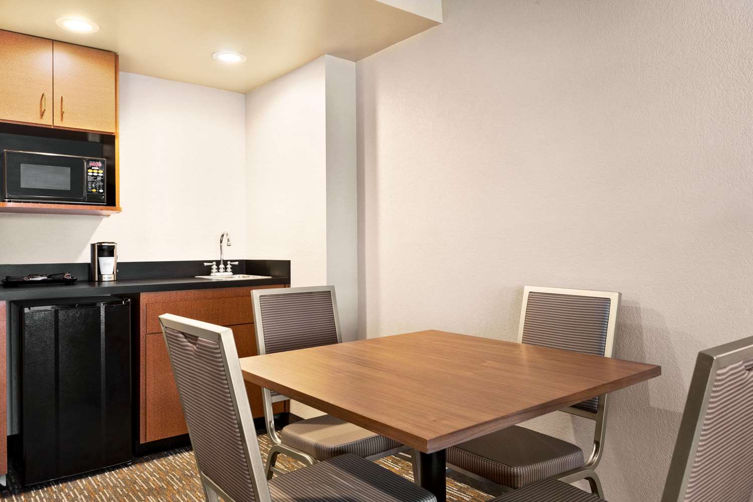 Wingate By Wyndham Cincinnati Blue Ash 13/28